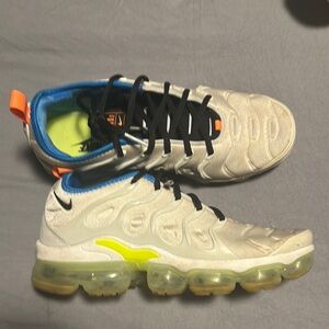 Nike Women White and Neon Sneakers